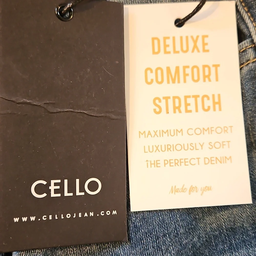 👖Cello High Rise Distressed Skinny Cropped Jeans